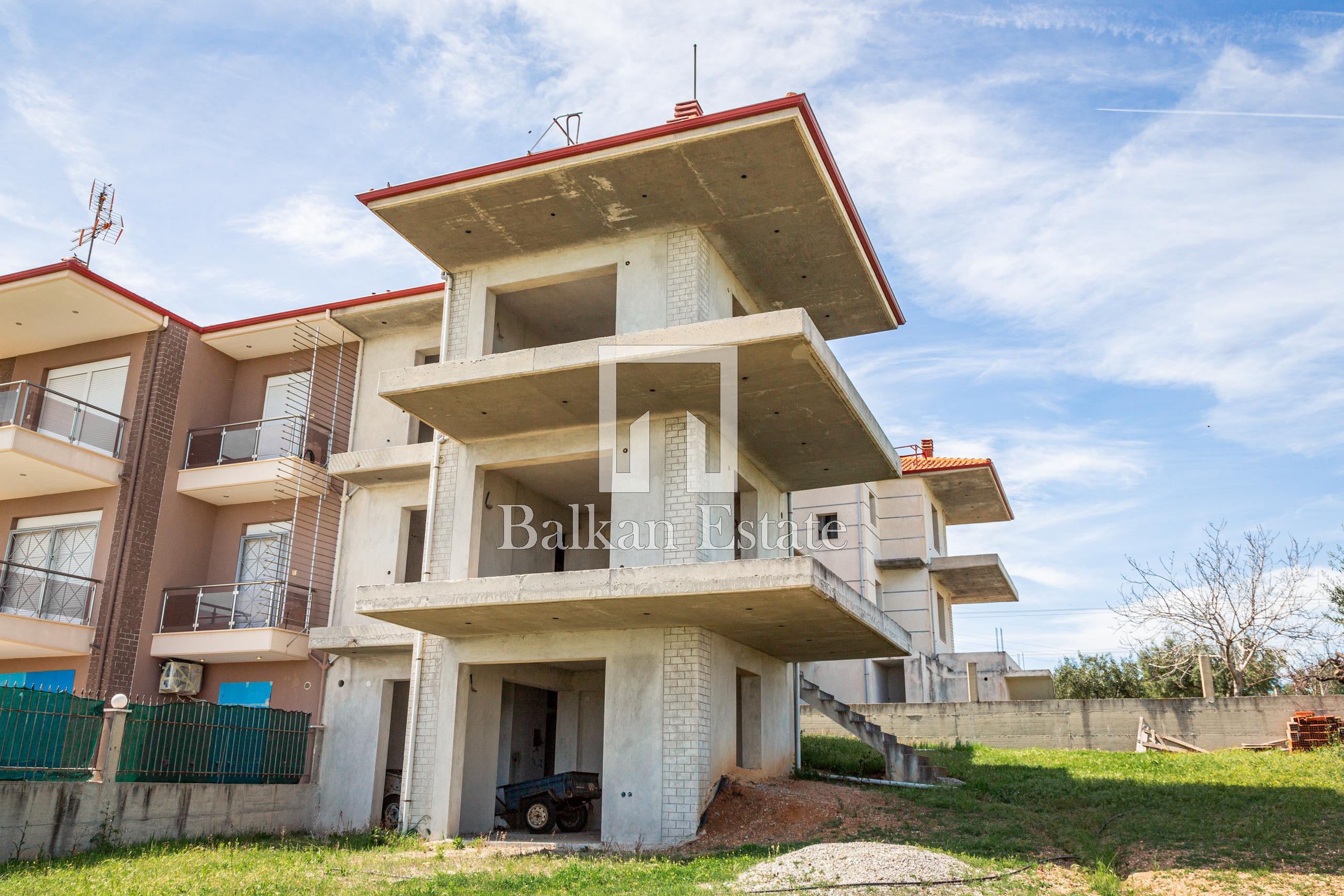 Three-Level Building in Agios Mamas, Chalkidiki