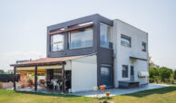 Front view of a three-level detached house in Thermi, Thessaloniki