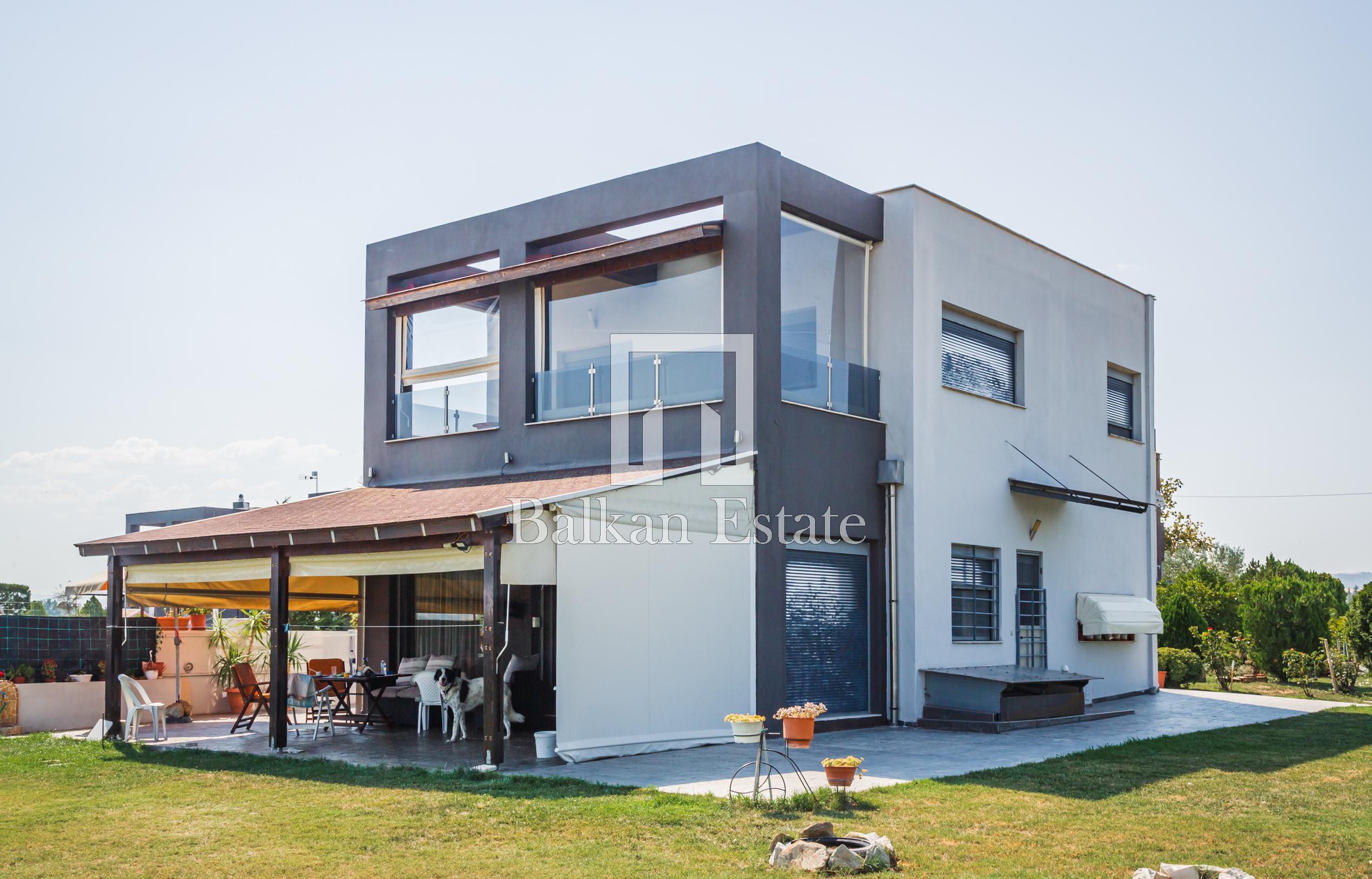 Front view of a three-level detached house in Thermi, Thessaloniki