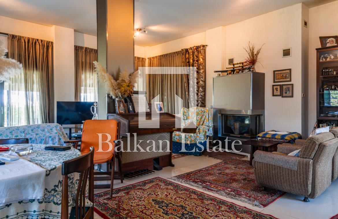 Living room with fireplace in a detached house in Thermi, Thessaloniki