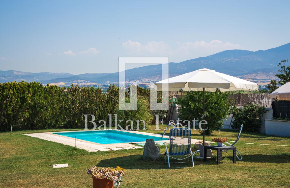 Privater Pool im Garten eines Einfamilienhauses in Thermi, Thessaloniki