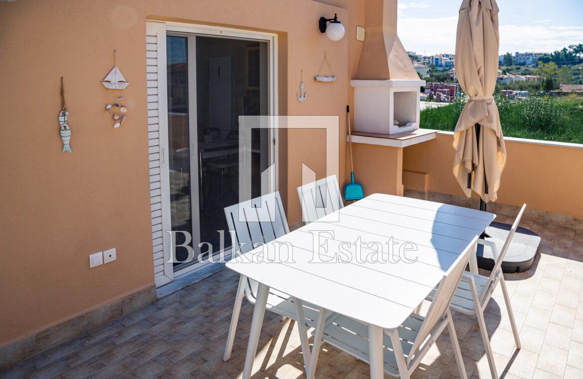 Maisonette for sale with fireplace and balcony in Sithonia