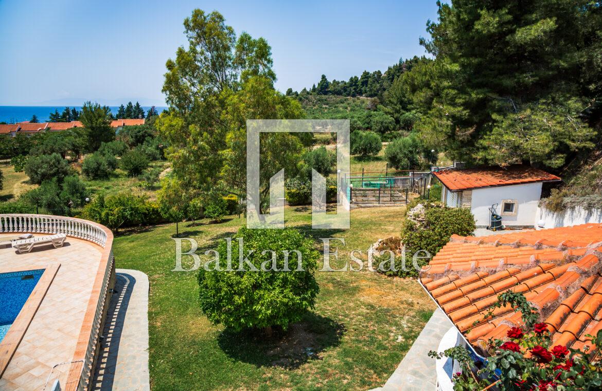 Well-Maintained Garden in Nea Skioni Villa