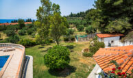 Well-Maintained Garden in Nea Skioni Villa