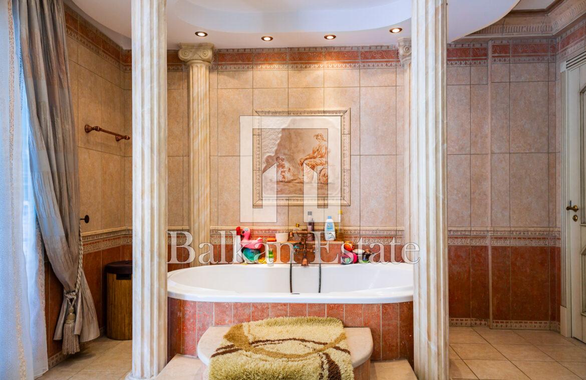 Elegant Master Bathroom with Bathtub