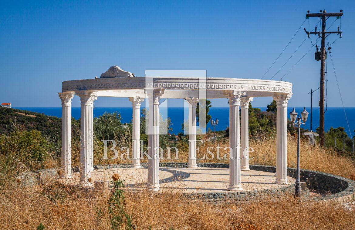 Well-Maintained Garden in Nea Skioni Villa