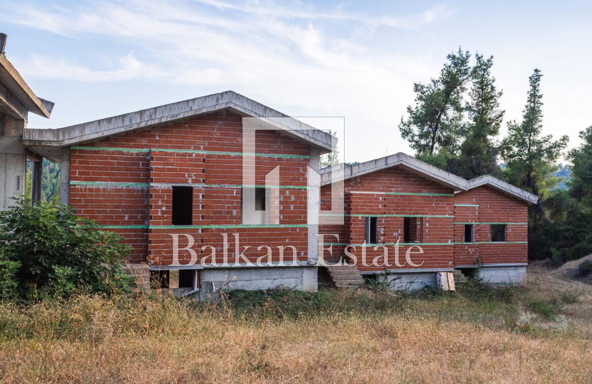 Modern maisonettes with mountain views in Kriopigi, Greece