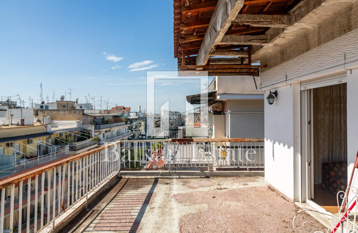 Penthouse apartment with mountain and city views in Thessaloniki