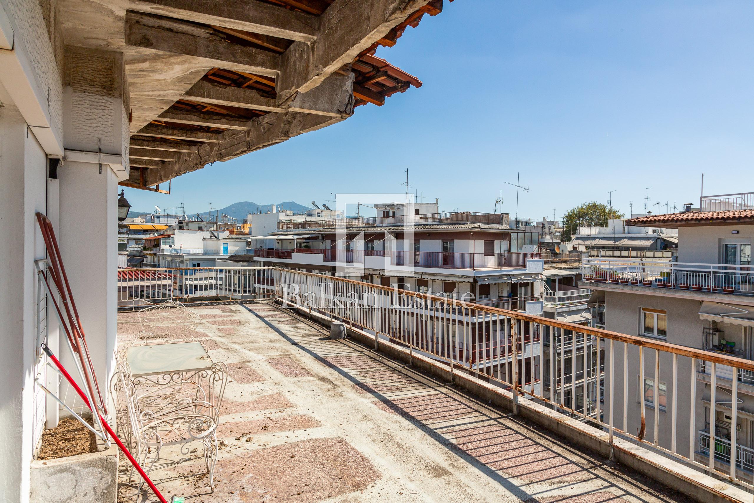 Thessaloniki penthouse with a huge terrace and flexible layout