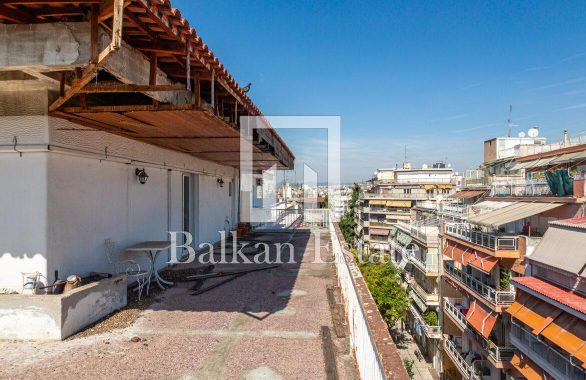 For sale: Penthouse in Thessaloniki with mountain and city views