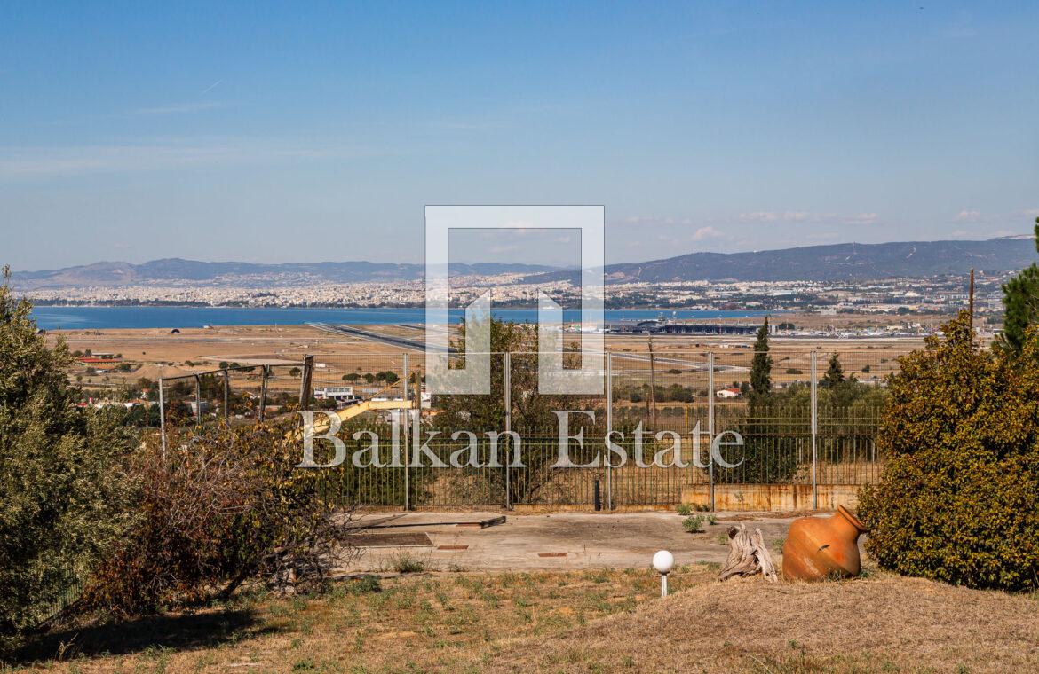 Luxusvilla in Trilofos mit Blick auf Meer und Berge