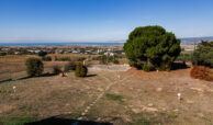 Detached Villa with Three Units and 5,500 sq.m. of Land in Thessaloniki